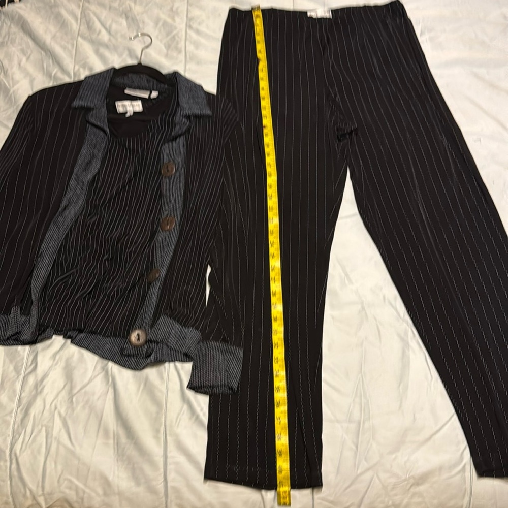 Draper’s & Damon’s 3pc pant suit - top and jacket petite M, bottoms petite L